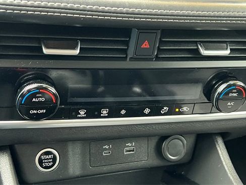 Used 2023 Nissan Rogue SV image 26