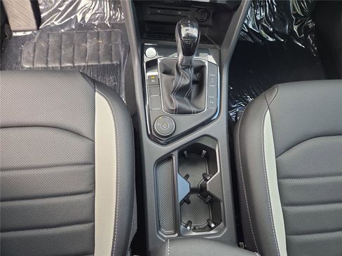 New 2025 Volkswagen Taos SEL image 22