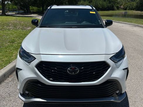 Certified 2024 Toyota Highlander XSE FWD image 9