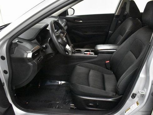 Used 2024 Nissan Altima 2.5 SV image 12