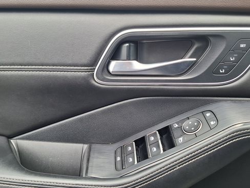 Used 2021 Nissan Rogue Platinum FWD image 17