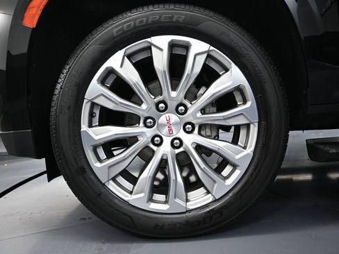 Used 2023 GMC Yukon XL Denali image 17