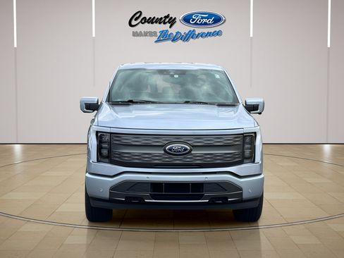Used 2022 Ford F150 Lightning Lariat AWD/4WD image 5