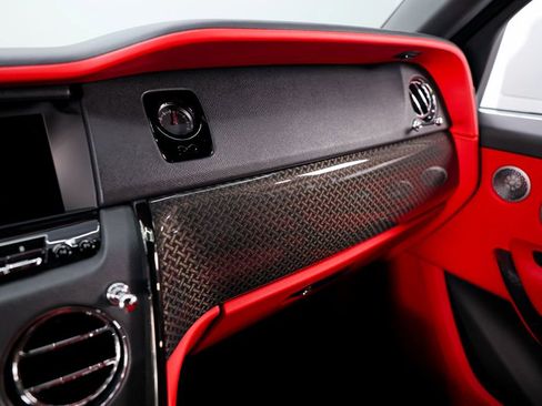 Used 2022 Rolls-Royce Cullinan Black Badge w/ Dark Exterior Package image 24