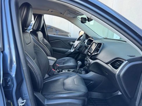 Used 2020 Jeep Cherokee Limited image 29