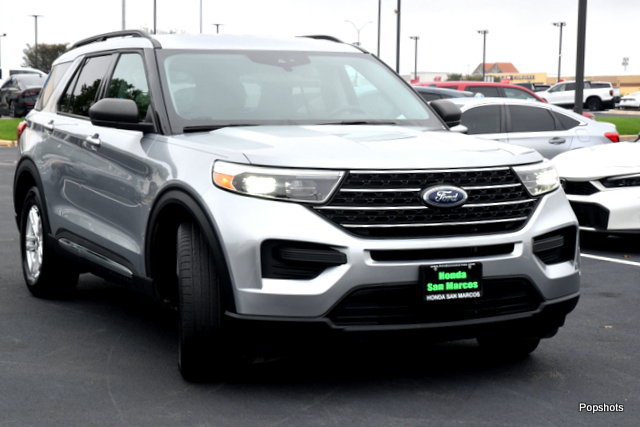 Used 2022 Ford Explorer XLT RWD image 2