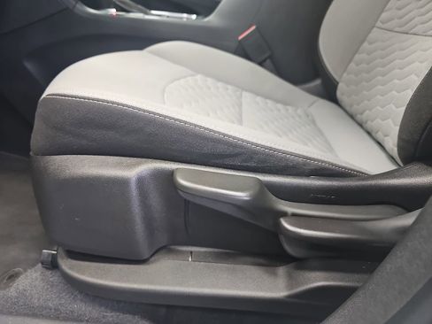 Used 2020 Chevrolet Equinox LS FWD image 27