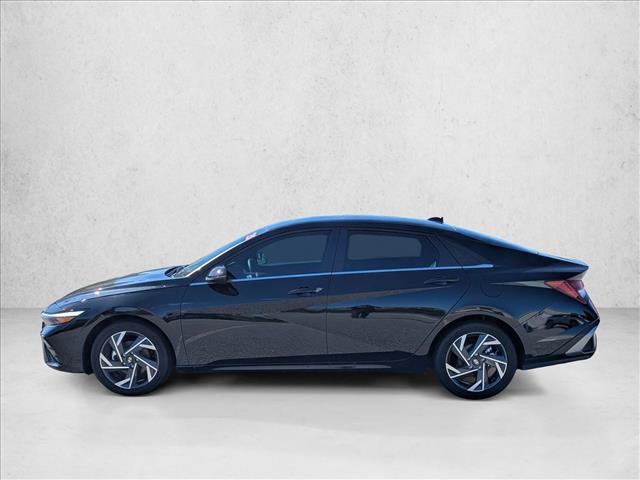 Certified 2025 Hyundai Elantra Limited FWD image 8
