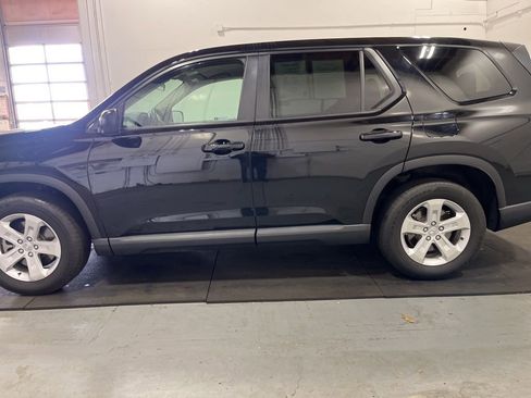 Used 2023 Honda Pilot LX image 4