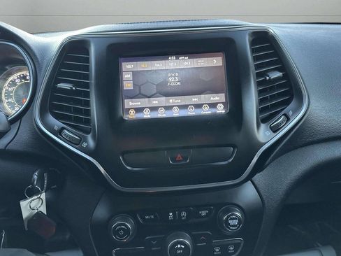 Used 2019 Jeep Cherokee Latitude w/ Popular Appearance Group FWD image 30