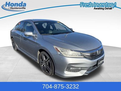 Used 2017 Honda Accord Touring image 1
