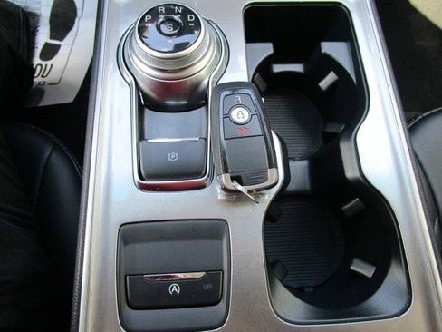 Used 2024 Ford Edge SEL image 16