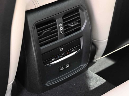 Used 2026 BMW 330i Sedan w/ M Sport Package RWD image 21