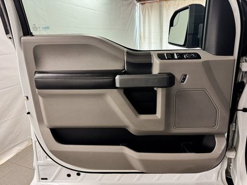 Used 2017 Ford F150 XLT w/ Equipment Group 302A Luxury AWD/4WD image 12