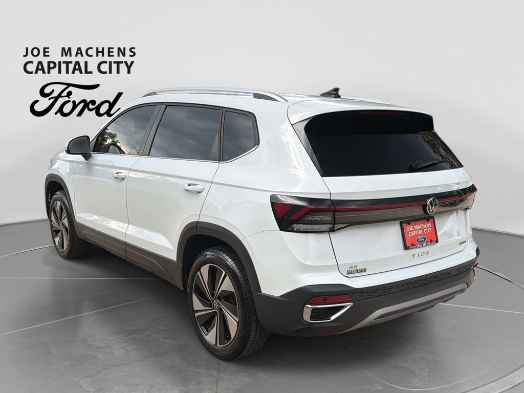 Used 2025 Volkswagen Taos SE AWD/4WD image 7