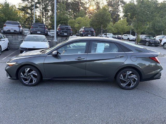 Certified 2024 Hyundai Elantra Limited FWD image 3