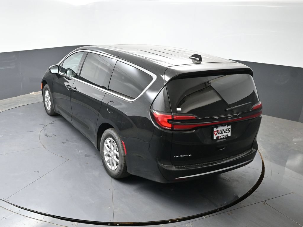New 2027 Chrysler Pacifica Select w/ Family Tech Group FWD image 37