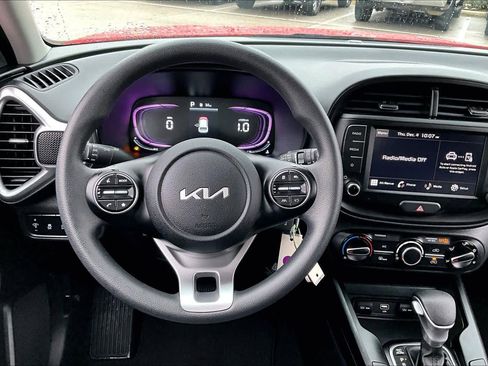 Used 2025 Kia Soul LX w/ LX Technology Package image 5