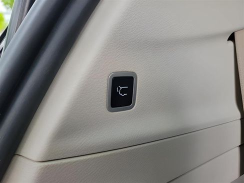 Used 2022 Chrysler Pacifica Touring-L FWD image 25