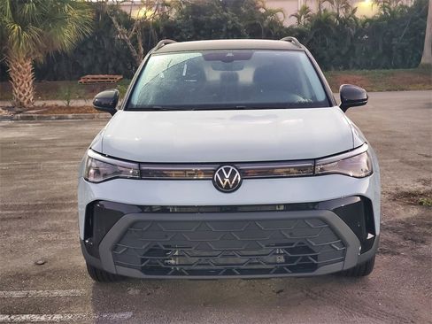 New 2026 Volkswagen Taos SE image 2