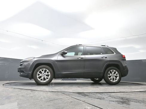 Used 2015 Jeep Cherokee Latitude w/ Cold Weather Group image 28