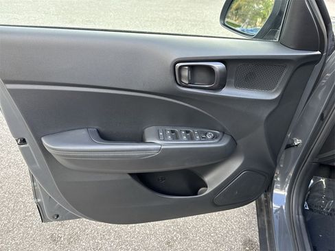 Used 2024 Hyundai Venue Limited image 39