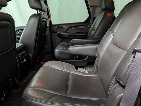 Used 2013 Cadillac Escalade Luxury AWD/4WD image 11