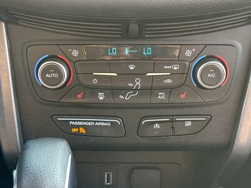 Used 2018 Ford Escape SE w/ SE Sync 3 Package AWD/4WD image 31