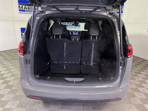 Used 2025 Chrysler Pacifica Limited image 32