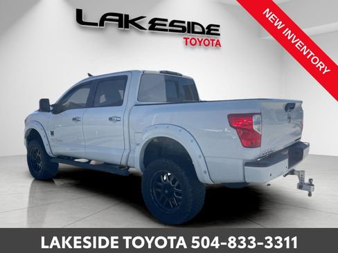Used 2021 Nissan Titan SV w/ SV Convenience Package image 5