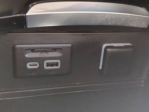 Used 2022 Buick Envision Essence w/ Technology Package II FWD image 20