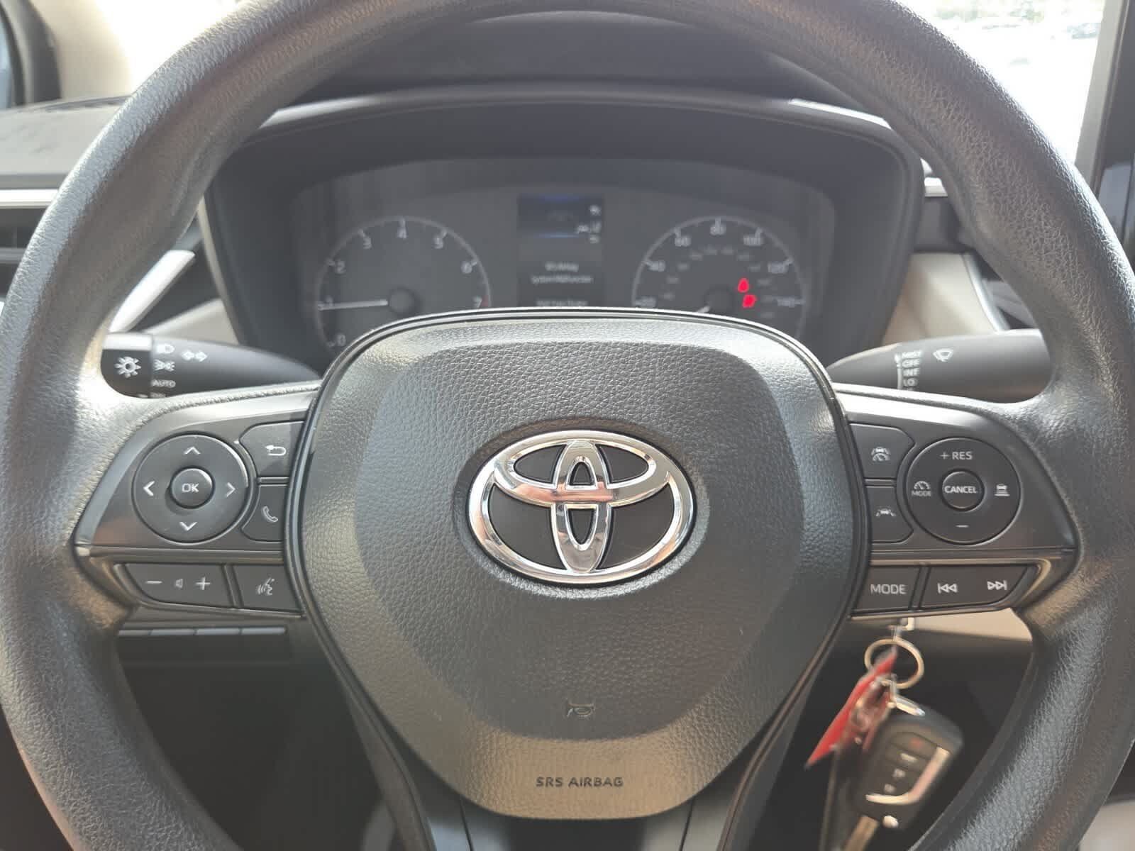 Used 2025 Toyota Corolla LE FWD image 11