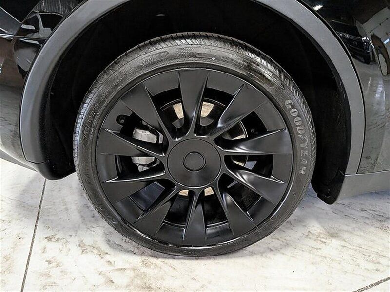 Used 2023 Tesla Model Y Long Range AWD/4WD image 13