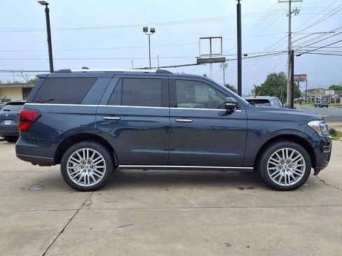 Used 2023 Ford Expedition Limited RWD image 9