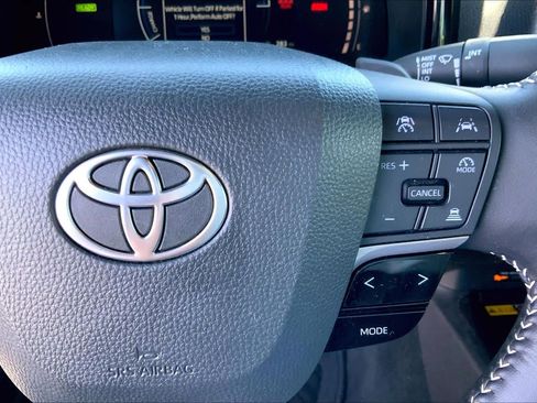 Used 2025 Toyota Camry SE w/ Convenience Package AWD/4WD image 25