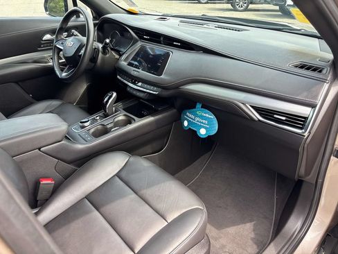 Used 2022 Cadillac XT4 Premium Luxury w/ Enhanced Visibility Package FWD image 20