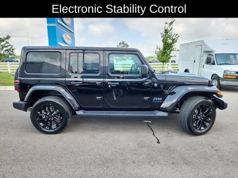 Used 2025 Jeep Wrangler Unlimited Sahara AWD/4WD image 11
