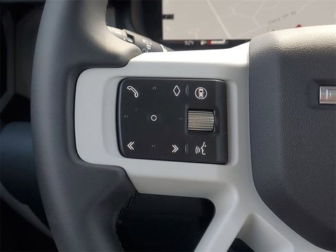 New 2025 Land Rover Defender 110 S image 18