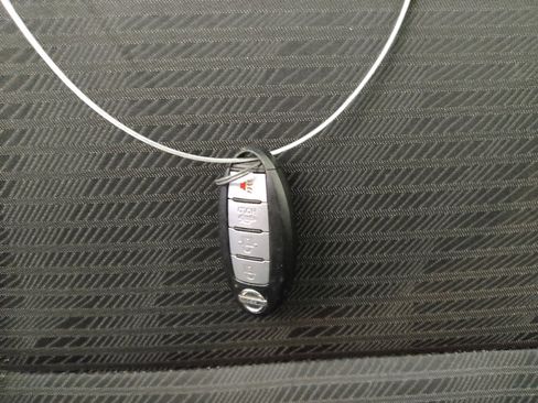 Used 2021 Nissan Versa SV image 32