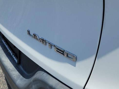 Used 2016 Jeep Cherokee Limited FWD image 10