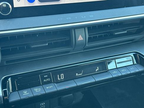 Used 2025 Toyota Prius LE image 21