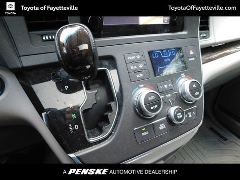 Used 2015 Toyota Sienna XLE w/ XLE Navigation Package FWD image 12
