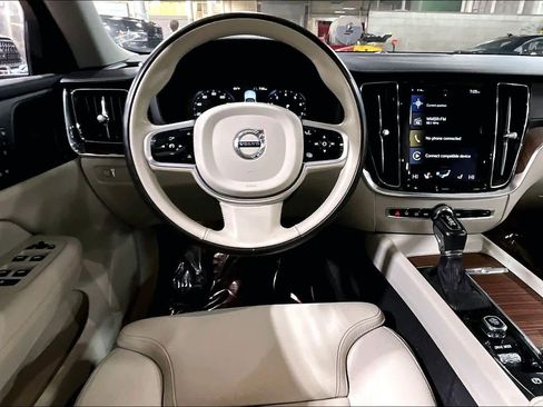 Used 2020 Volvo V60 T5 Cross Country w/ Protection Package image 6