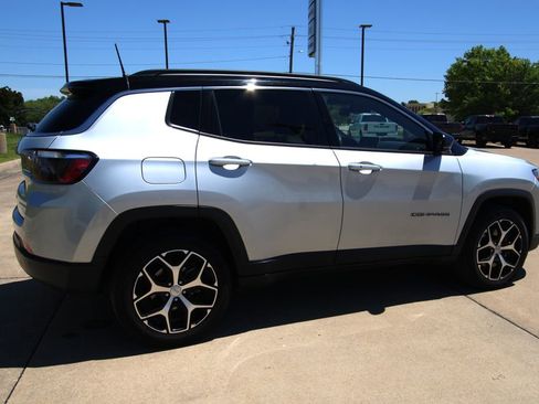 Used 2024 Jeep Compass Limited AWD/4WD image 5