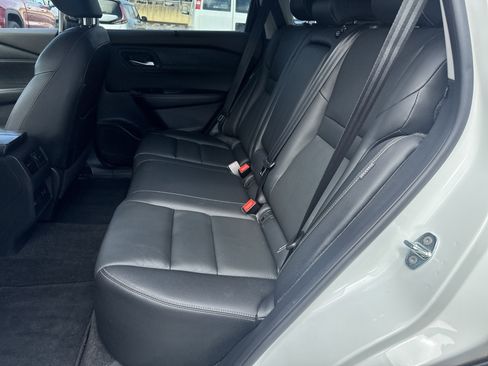 Used 2023 Nissan Rogue SL w/ SL Premium Package image 13