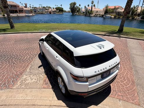 Used 2017 Land Rover Range Rover Evoque SE AWD/4WD image 5