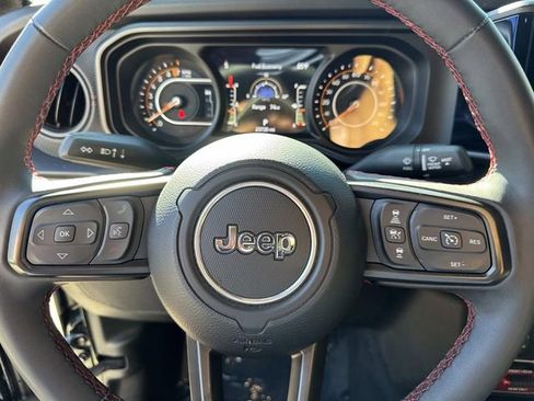 Used 2024 Jeep Gladiator Rubicon w/ Convenience Group image 19