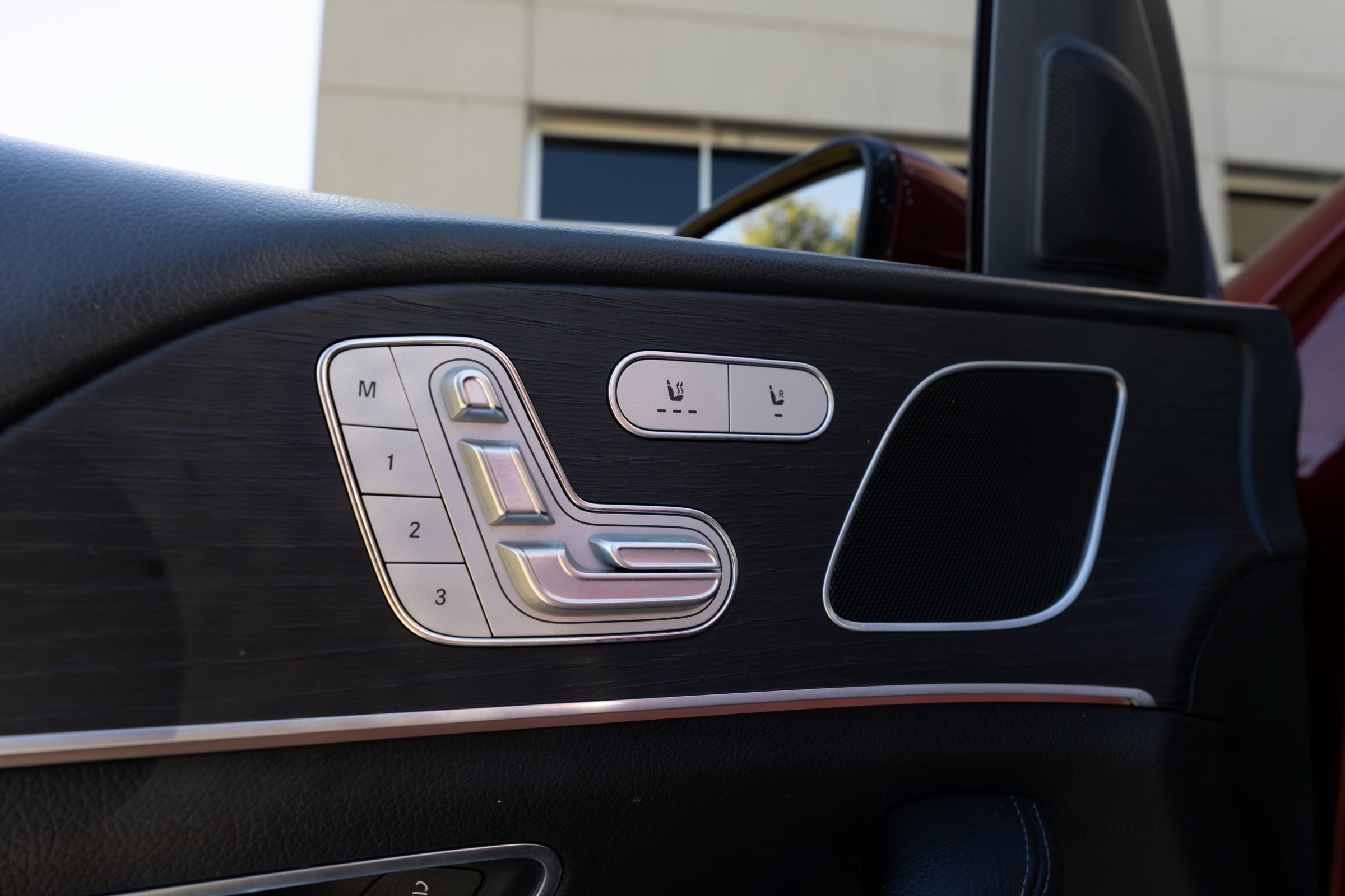 Used 2024 Mercedes-Benz GLE 350 4MATIC w/ AMG Line Exterior image 27