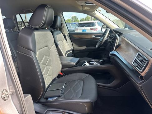Used 2025 Volkswagen Atlas SE AWD/4WD image 27