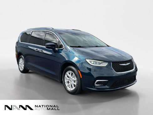 Used 2021 Chrysler Pacifica Touring-L w/ Uconnect Theater Family Group FWD image 7